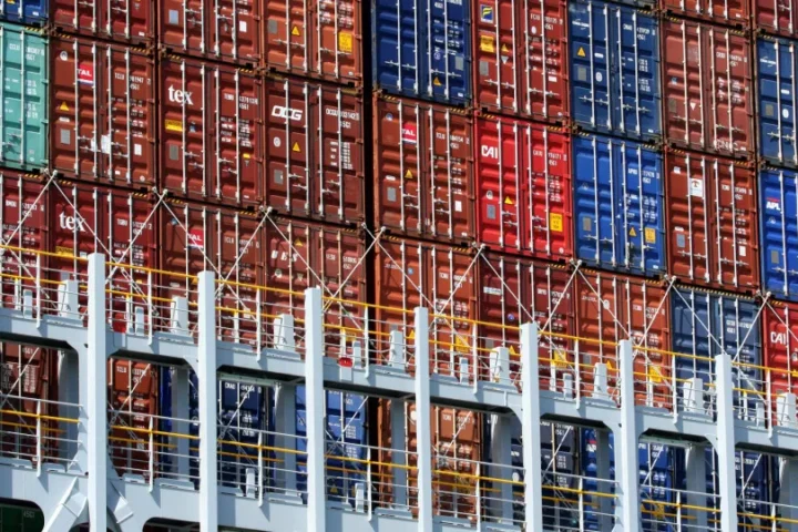 Moçambique passa a limitar importações de água, massa e farinha