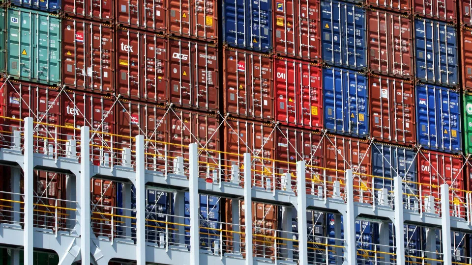 Moçambique passa a limitar importações de água, massa e farinha
