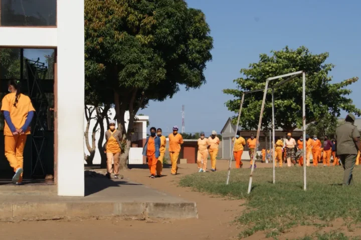 Moçambique com 3 mil pulseiras eletrónicas para aliviar sistema prisional