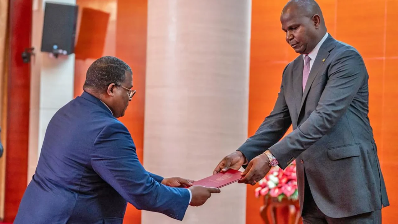 Daniel Chapo Presidente de Moçambique no acto de empossamento do novo Procurador geral-Adjunto