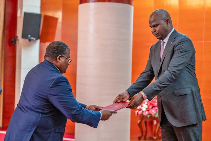 Daniel Chapo Presidente de Moçambique no acto de empossamento do novo Procurador geral-Adjunto